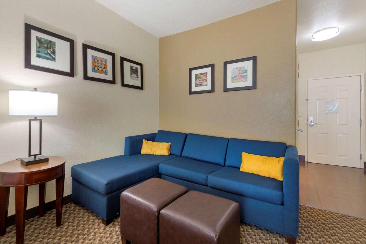 Comfort Inn & Suites Near Six Flags & Medical Center San Antonio Exterior foto