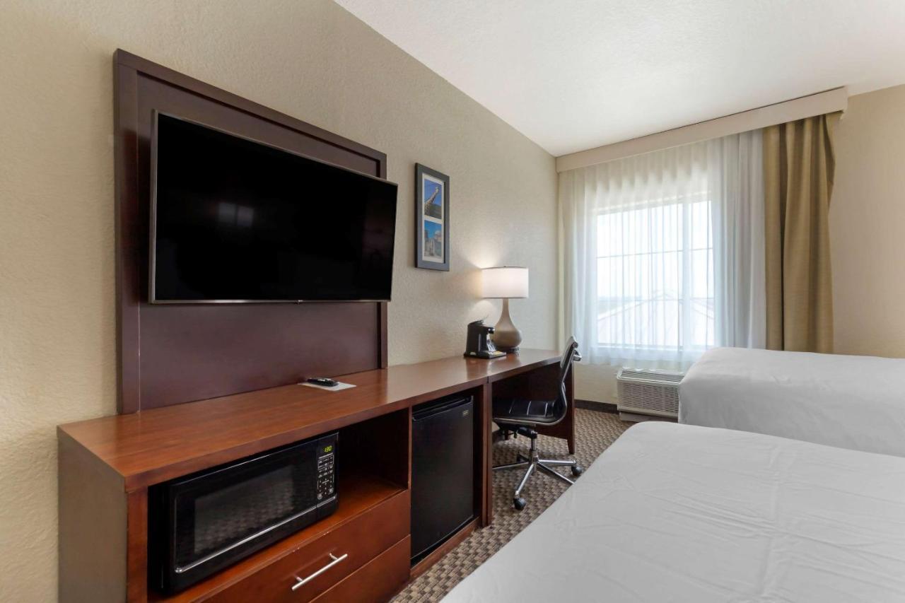 Comfort Inn & Suites Near Six Flags & Medical Center San Antonio Exterior foto